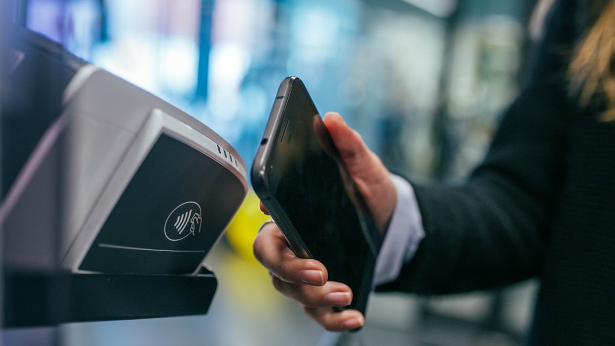 Paying by contactless card at a payment terminal